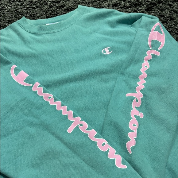 Champion Crewneck - Picture 4 of 4